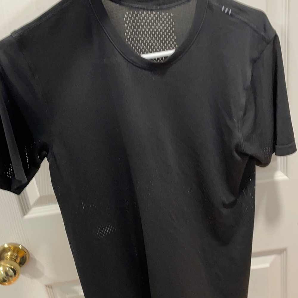 Lululemon metal vent breathe Small